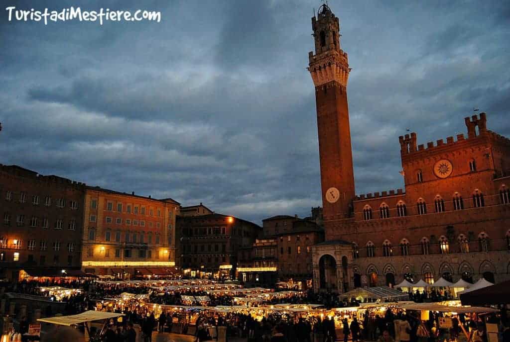 Mercato-nel-Campo-Siena-night