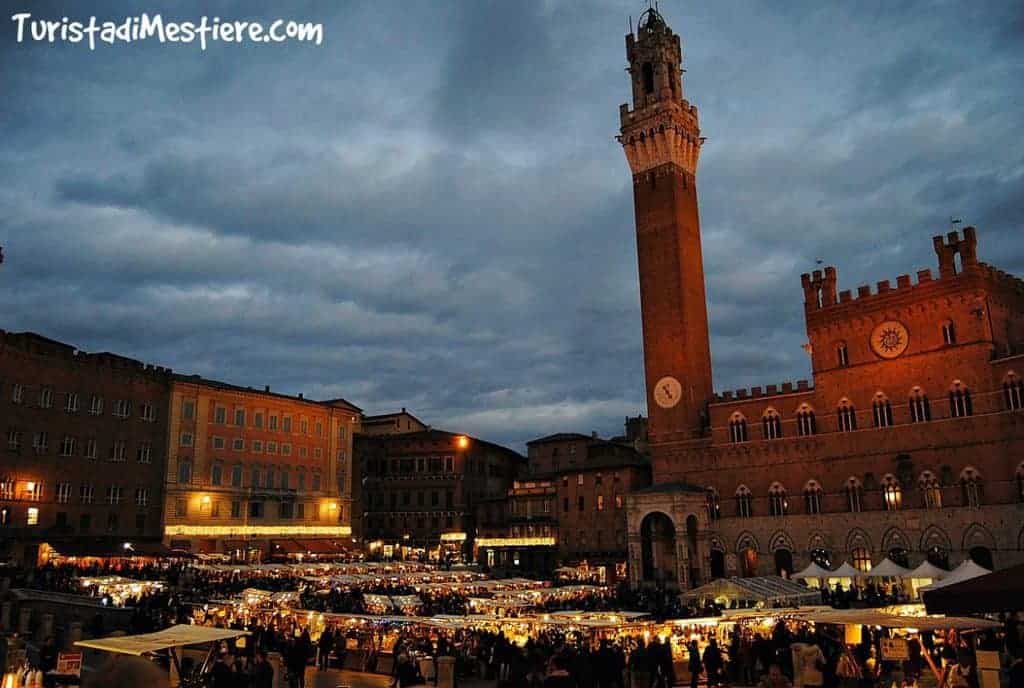 Mercato nel Campo Siena night