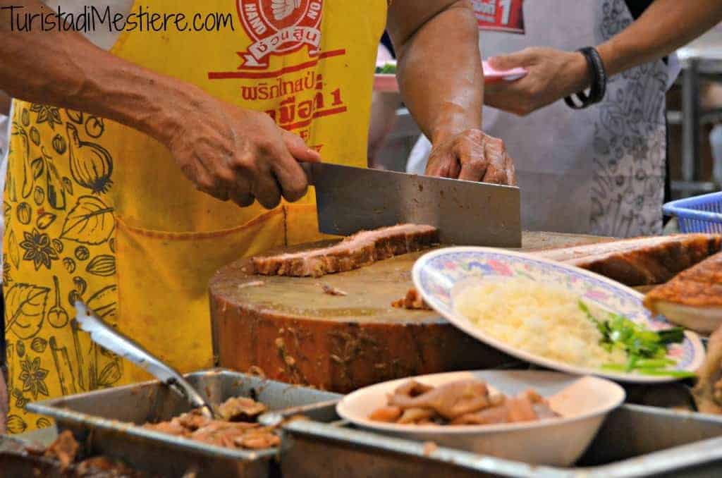 Bangkok-street-food-Kao-Moo-Krob