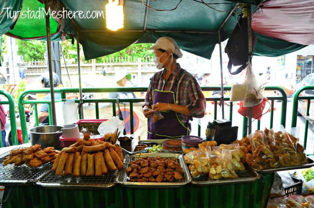Bangkok-street-food-Wang-Lang-Market