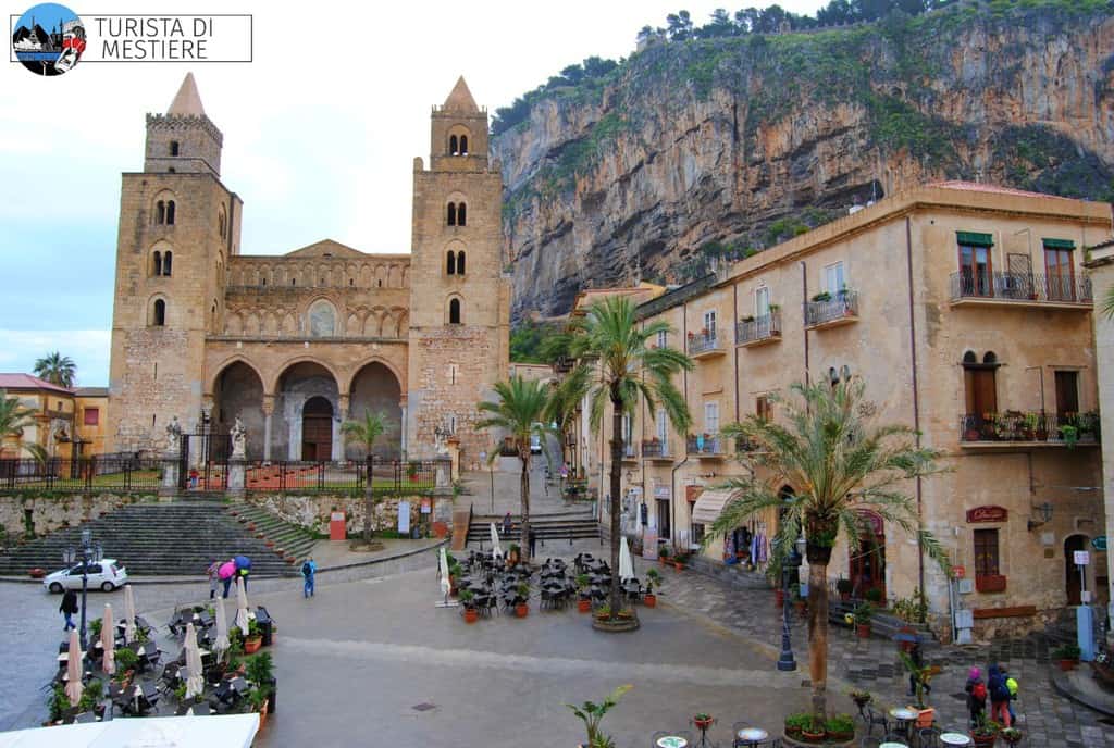 La Cattedrale di Cefalù con la Rocca che incombe sulla città