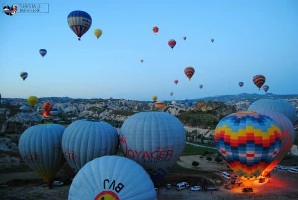 Cappadocia in mongolfiera decollo