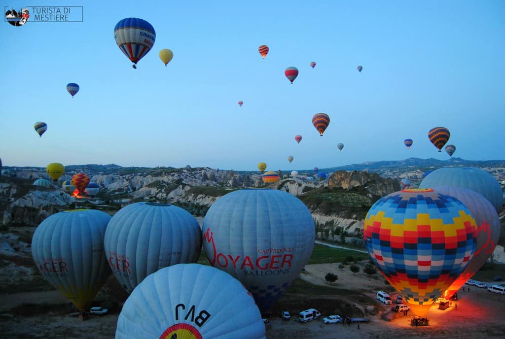 Cappadocia-in-mongolfiera-decollo