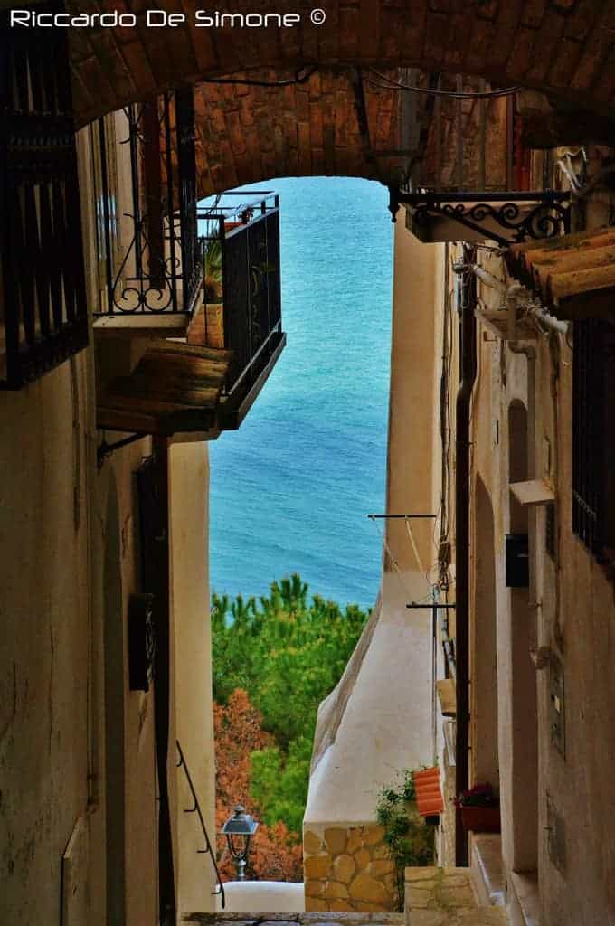 Sperlonga-centro-storico-mare