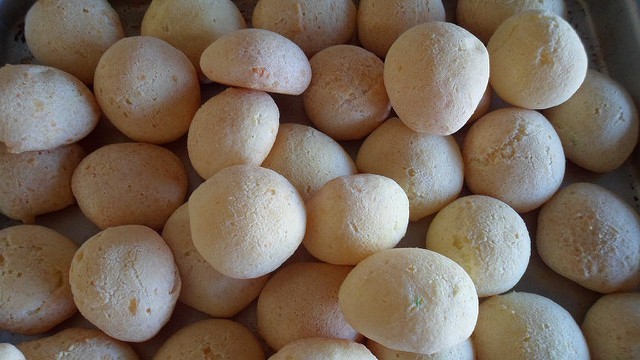 Cosa-mangiare-a-Rio-de-Janeiro-pao-de-queijo