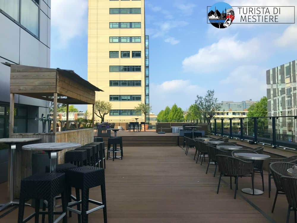 La terrazza dell'Element dove si consumano aperitivi e piacevoli serate estive