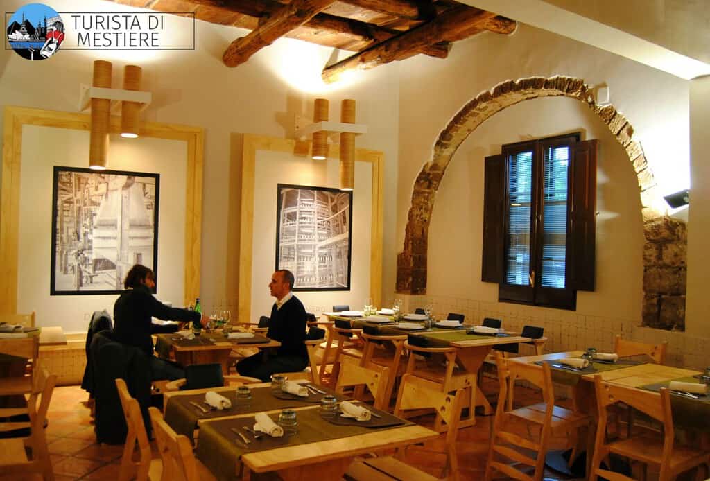 La sala ristorante della Locanda del Borbone a San Leucio