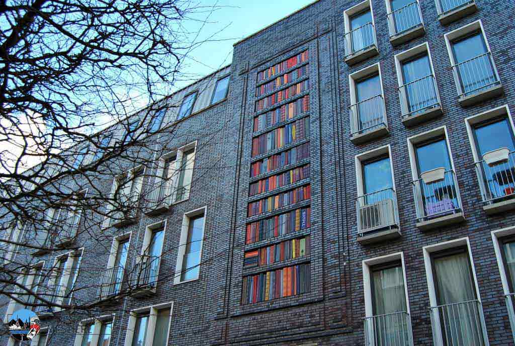 Street-Art-Amsterdam-libreria-palazzo