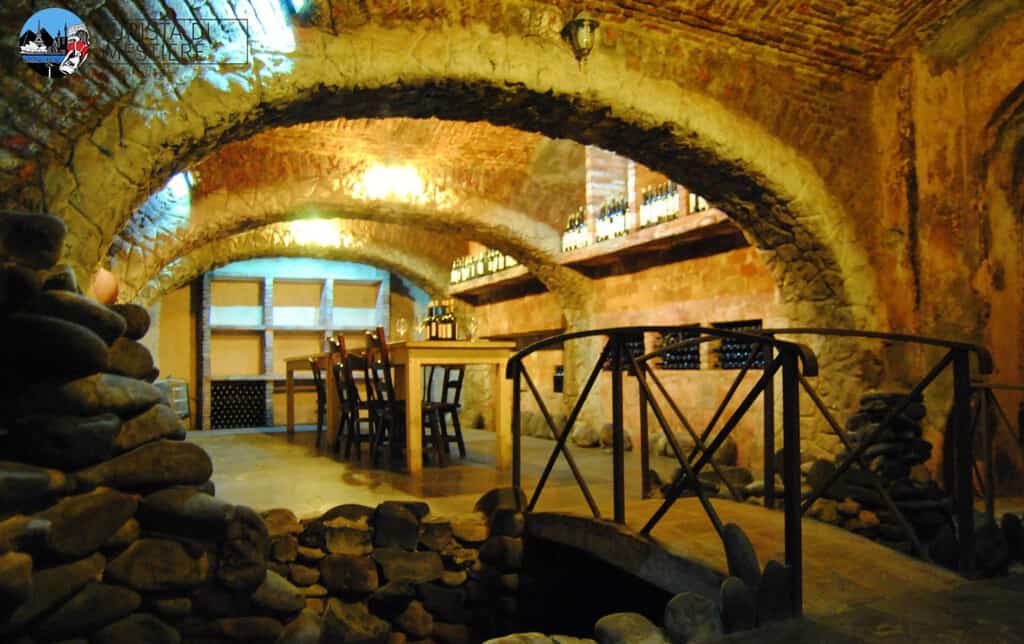 La cantina storica dell'Old Cellar a Tbilisi, uno dei posti migliori in cui degustare i vini in Georgia