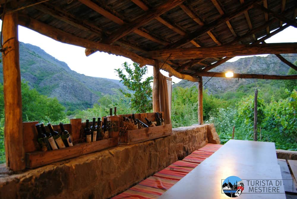L'angolo degustazione di vini georgiani nella Nika Vacheishvili Marani