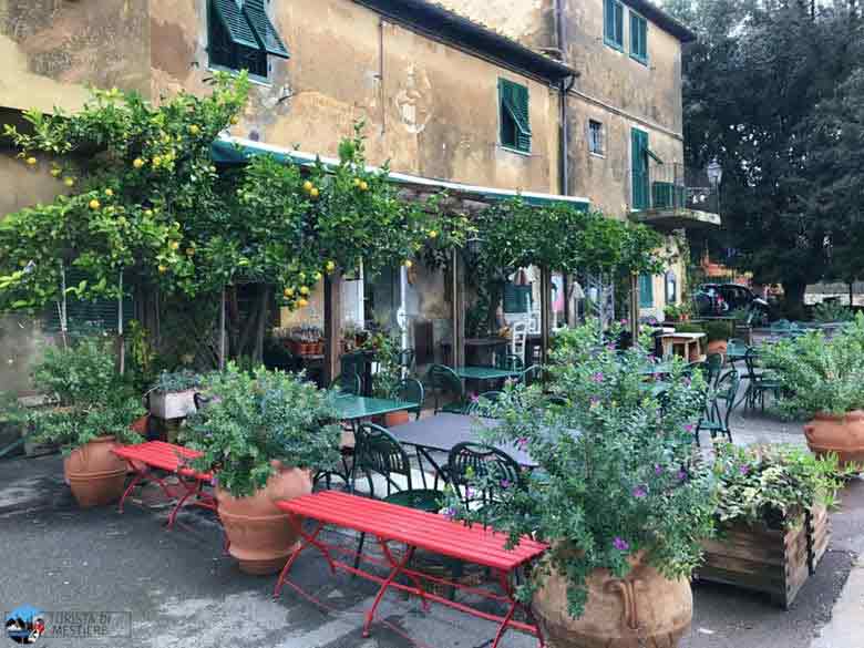 Largo Nonna Lucia nel piccolo borgo di Bolgheri