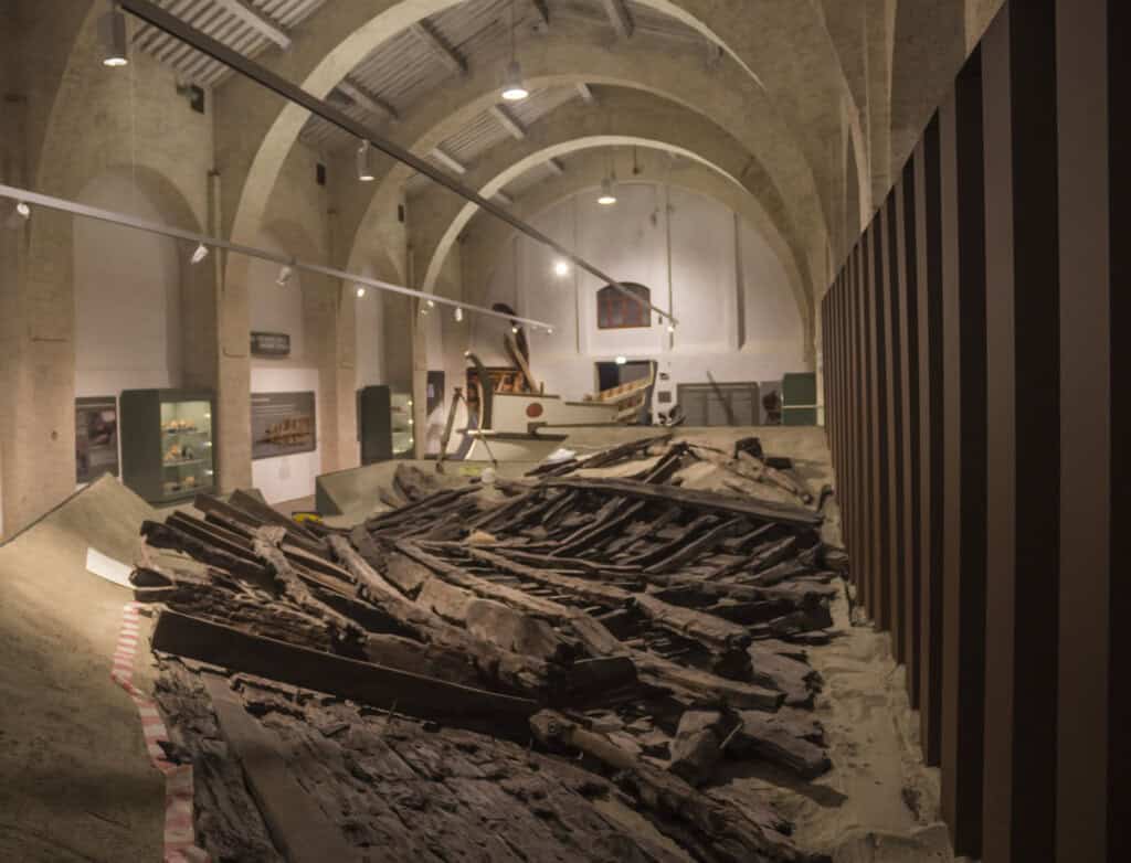 Museo navi antiche pisa ricostruzione cantiere scavo