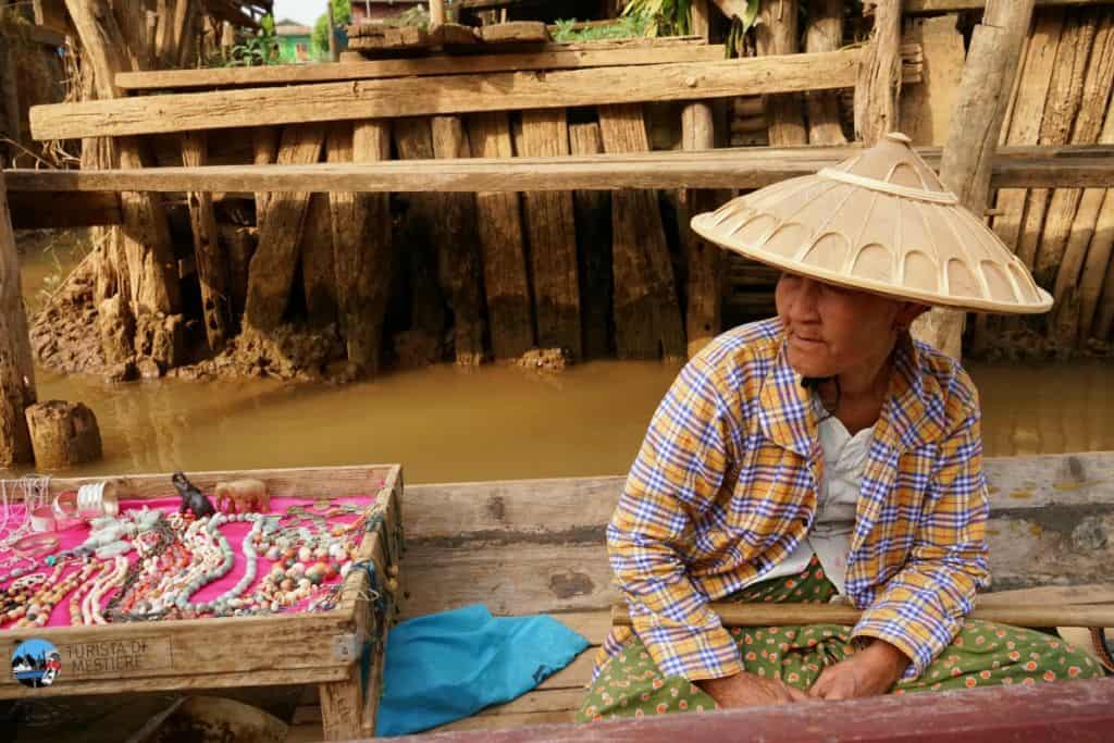 Viaggio-Myanmar-mercato-galleggiante-Inle