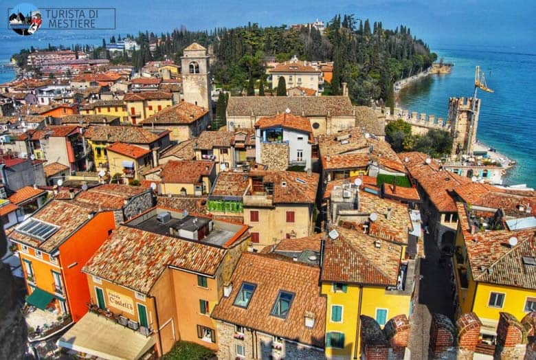 Panorama sul centro storico di Sirmione dal Castello Scaligero