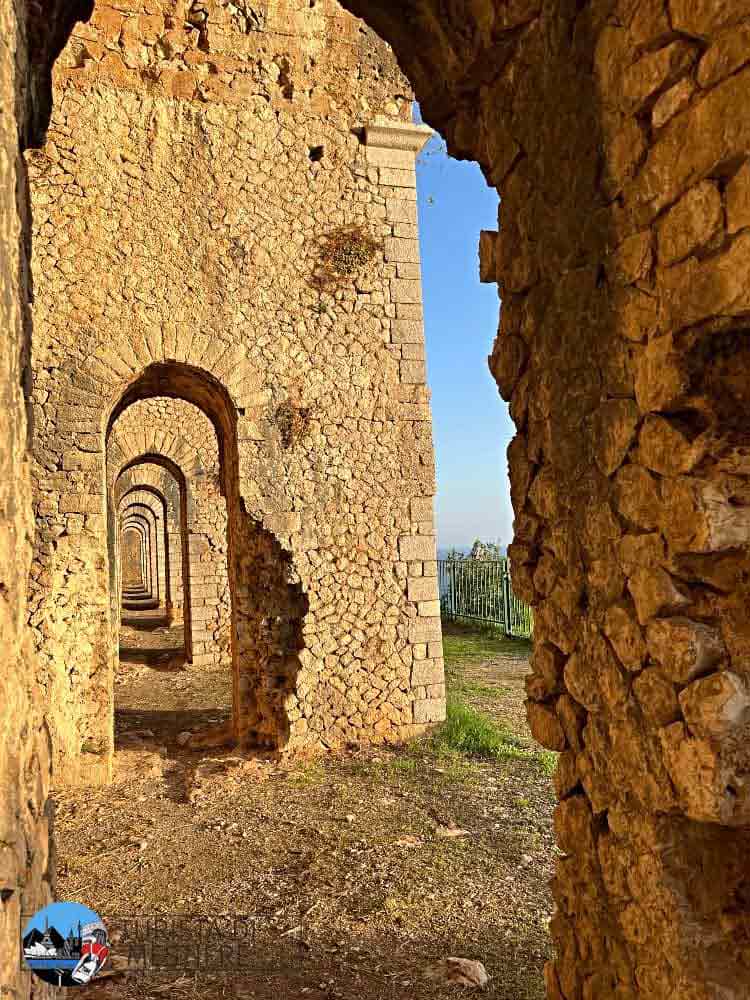 Tempio di giove terracina archi