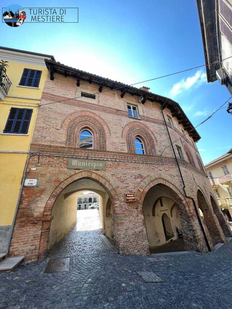 I portici del Municipio di Cocconato