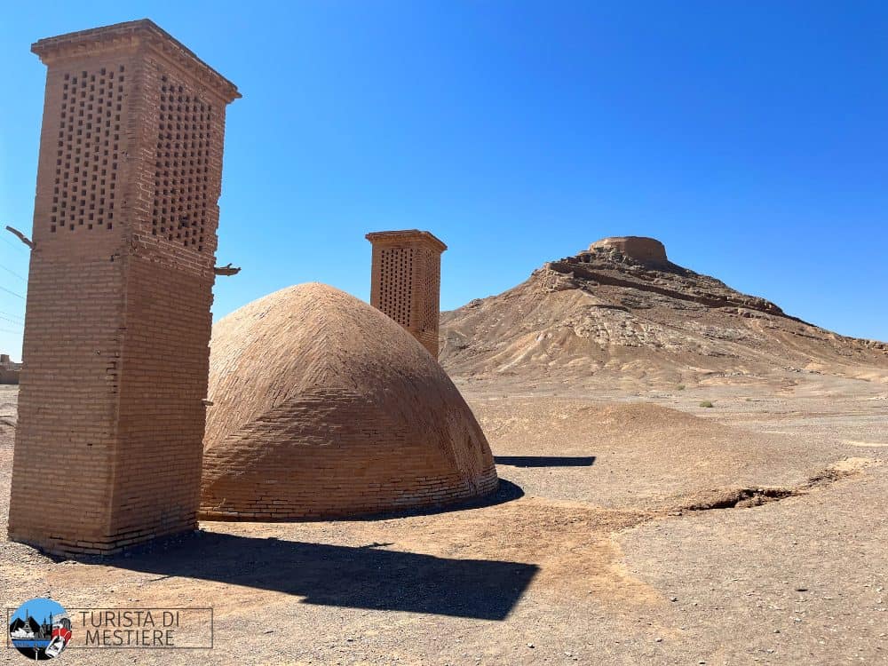 Torri del silenzio sulle colline di Yazd