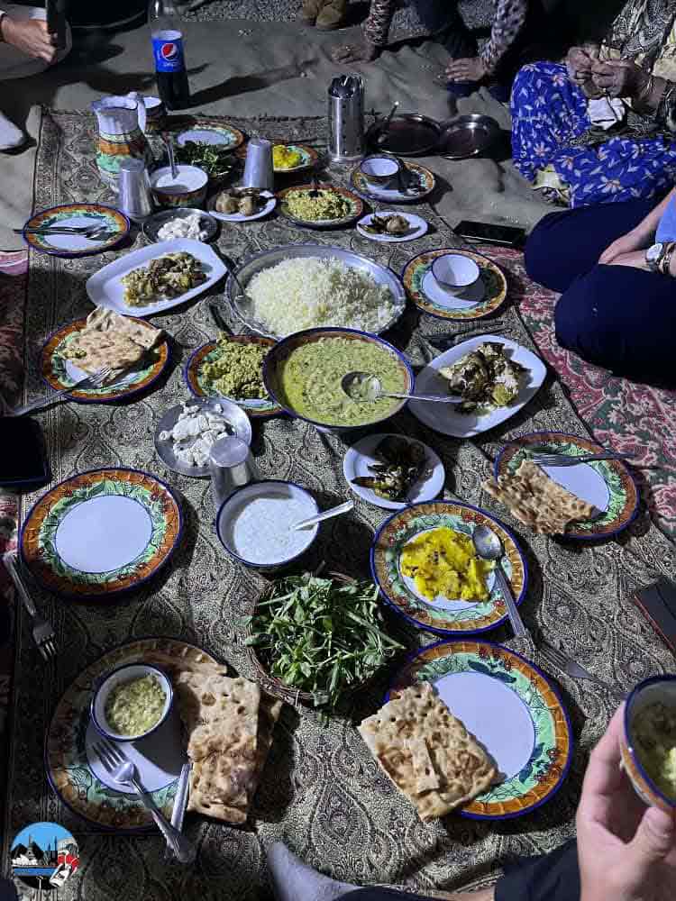 cena-villaggio-nomadi-qashqai-iran