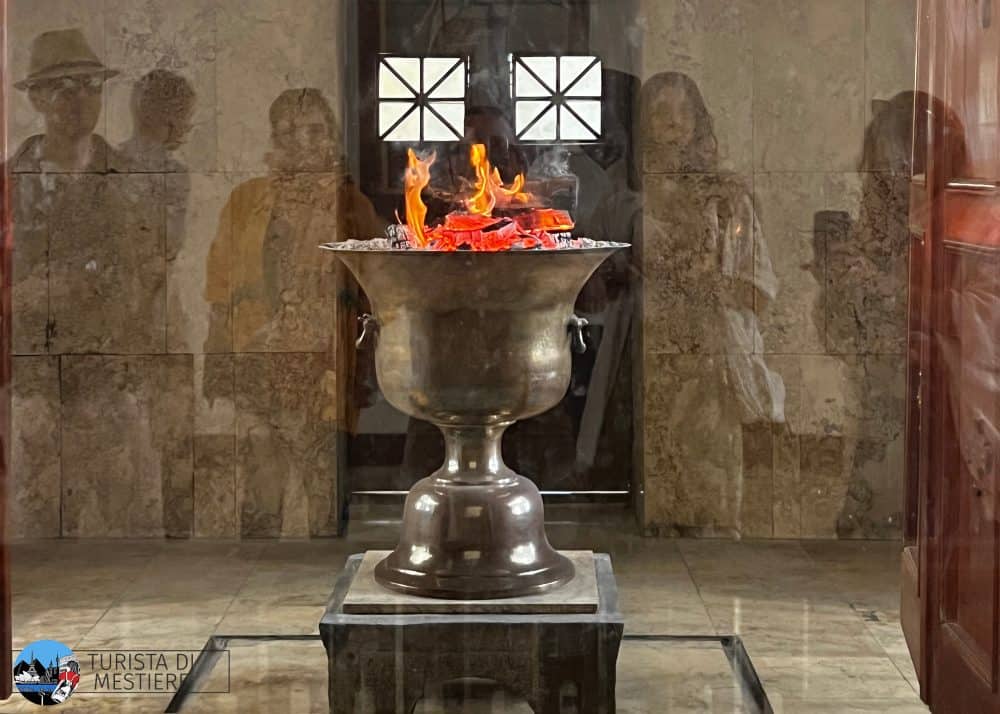 fiamma-eterna-zoroastro-yazd