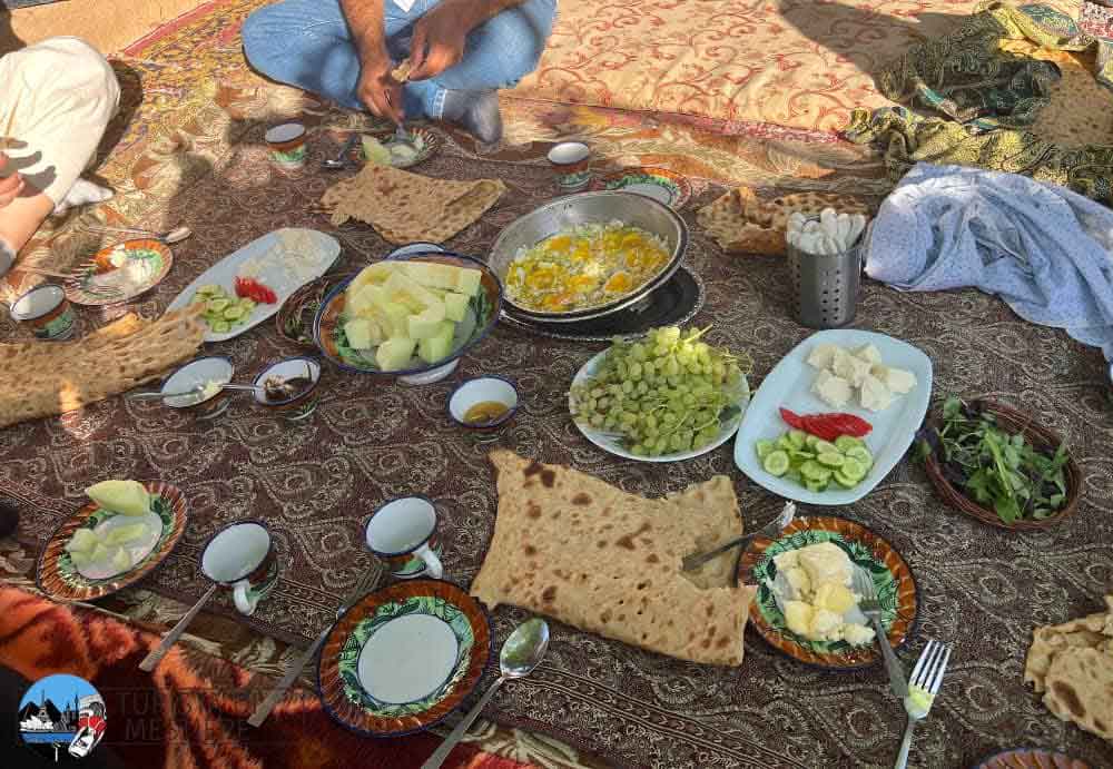 villaggio-nomadi-qashqai-iran-colazione