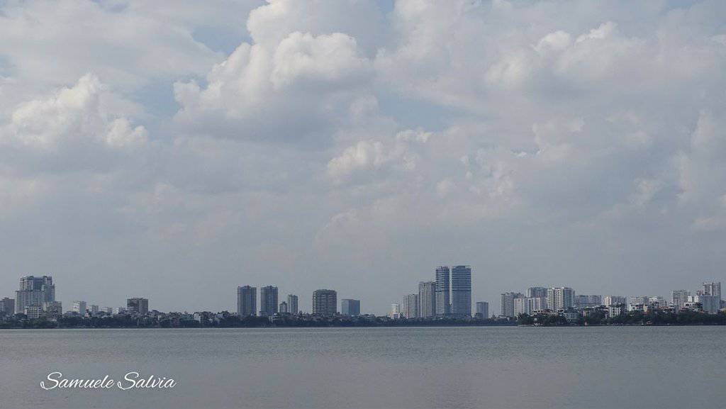 hanoi-skyline-dal-lago-Ho-Tay