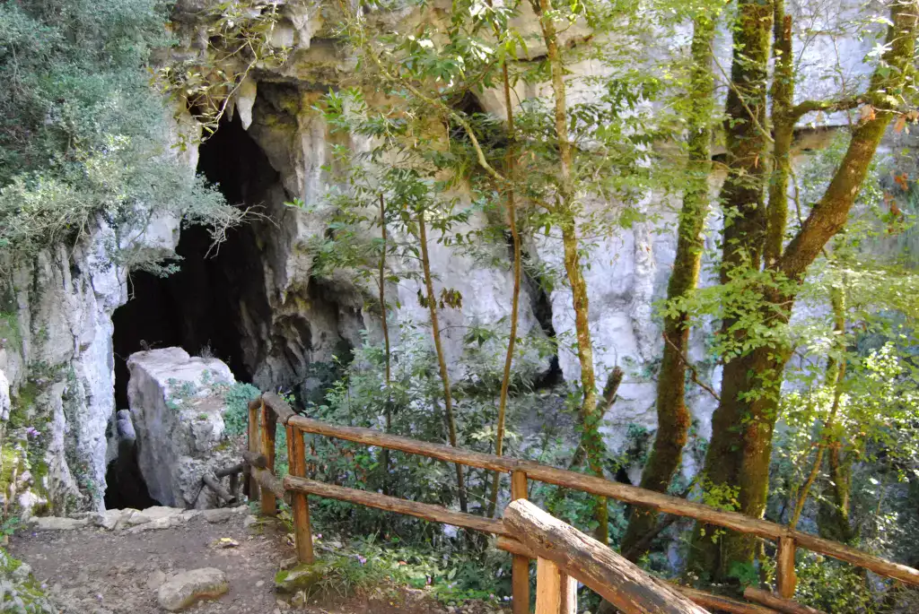 Grotte-del-bussento-ingresso