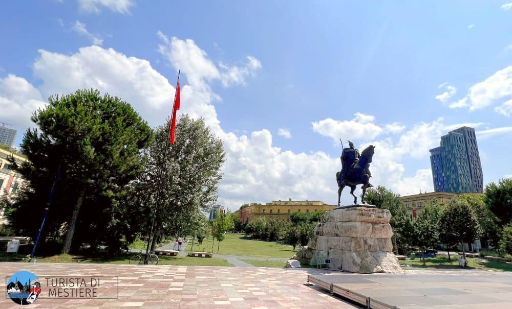 Piazza Skanderbeg Tirana