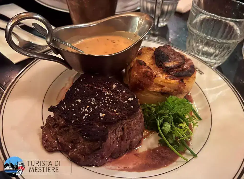 dove-mangiare-a-parigi-les-antiquaires-entrecote