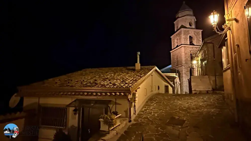 Notte tra le vie acciottolate di San Fele